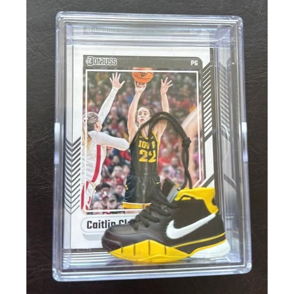 Caitlin Clark Plaque with 10 extra sports cards - Picture 3 of 4